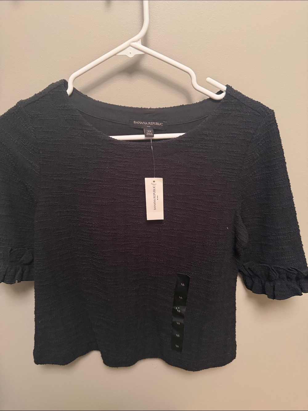 Banana Republic Black Textured Short Sleeve Ruffle Top
